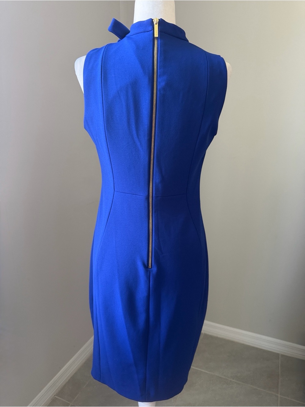CALVIN KLEIN Royal Blue Tie Neck Sheath Dress Sleeveless Women’s Size 10 - Picture 3 of 13